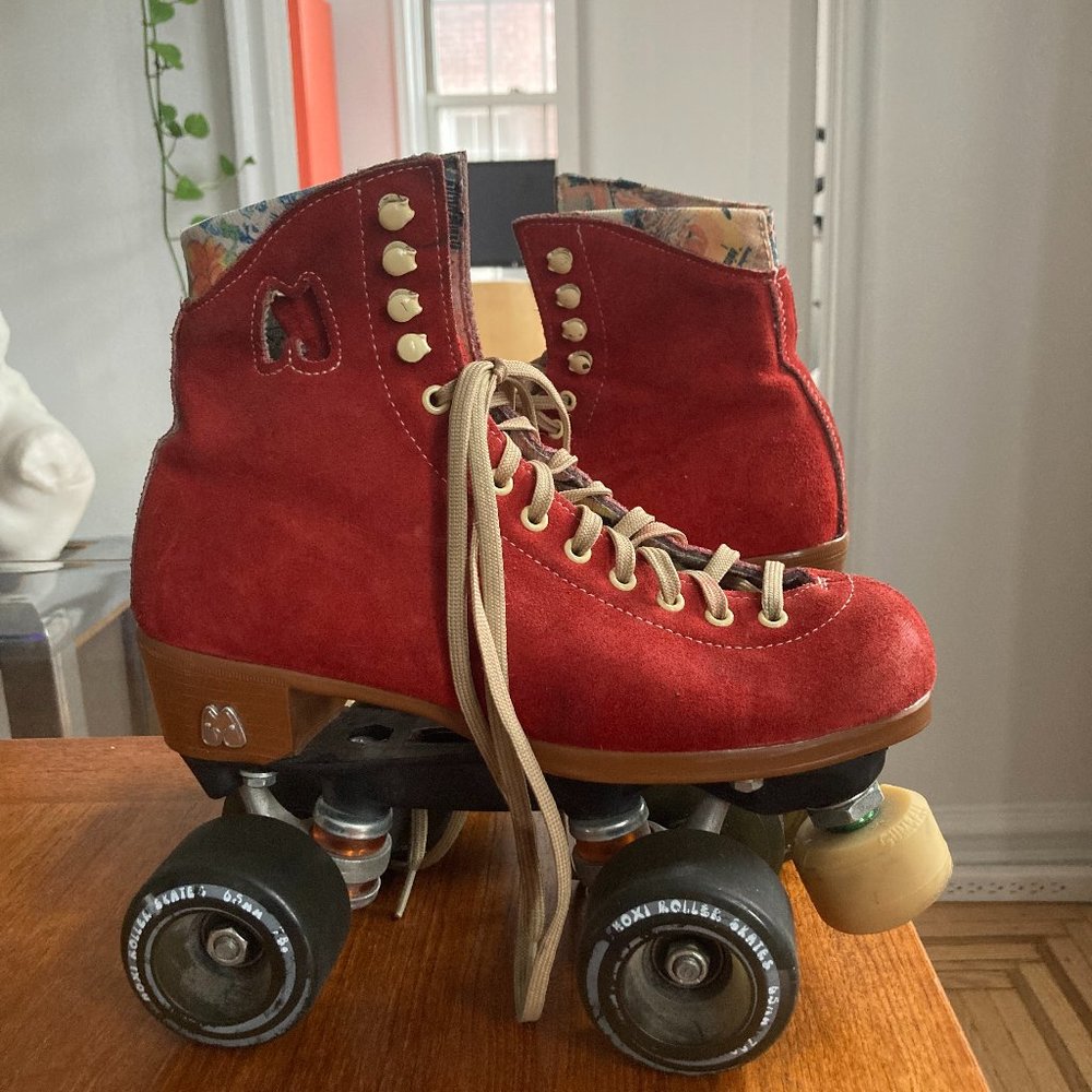 moxi lolly outdoor roller skates, size 6